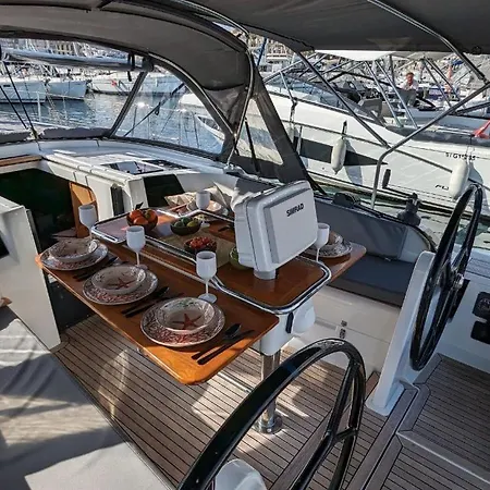 Botel Ideal Lions - Dielli Cannes
